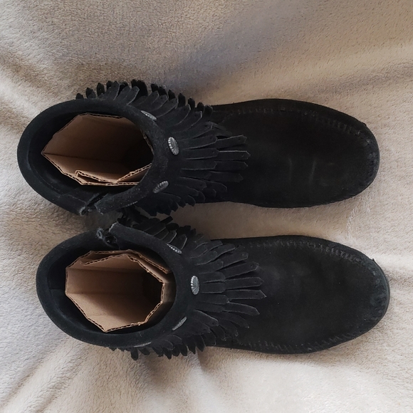 Minnetonka Moccasins black double fringe side zip boot size 7.5 - Picture 5 of 8